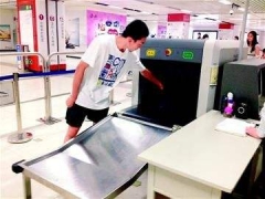 失而復(fù)得，錢(qián)包居然是掉在行李安檢機(jī)里面了！